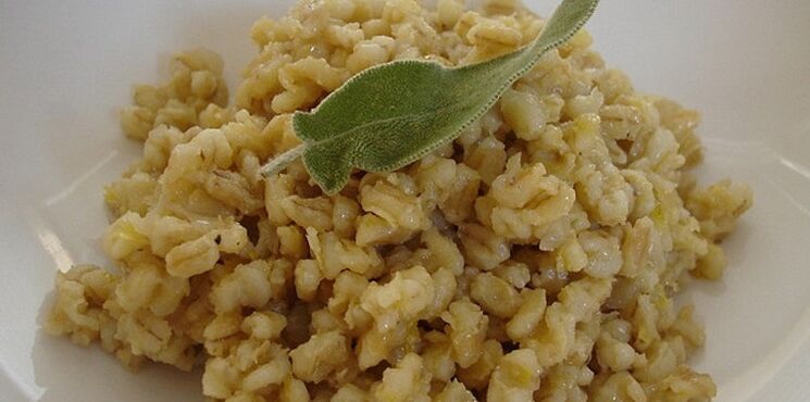 Pärel Gerste Porridge fir Gewiichtsverloscht